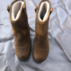 Ugg toddlers size 12 good condition